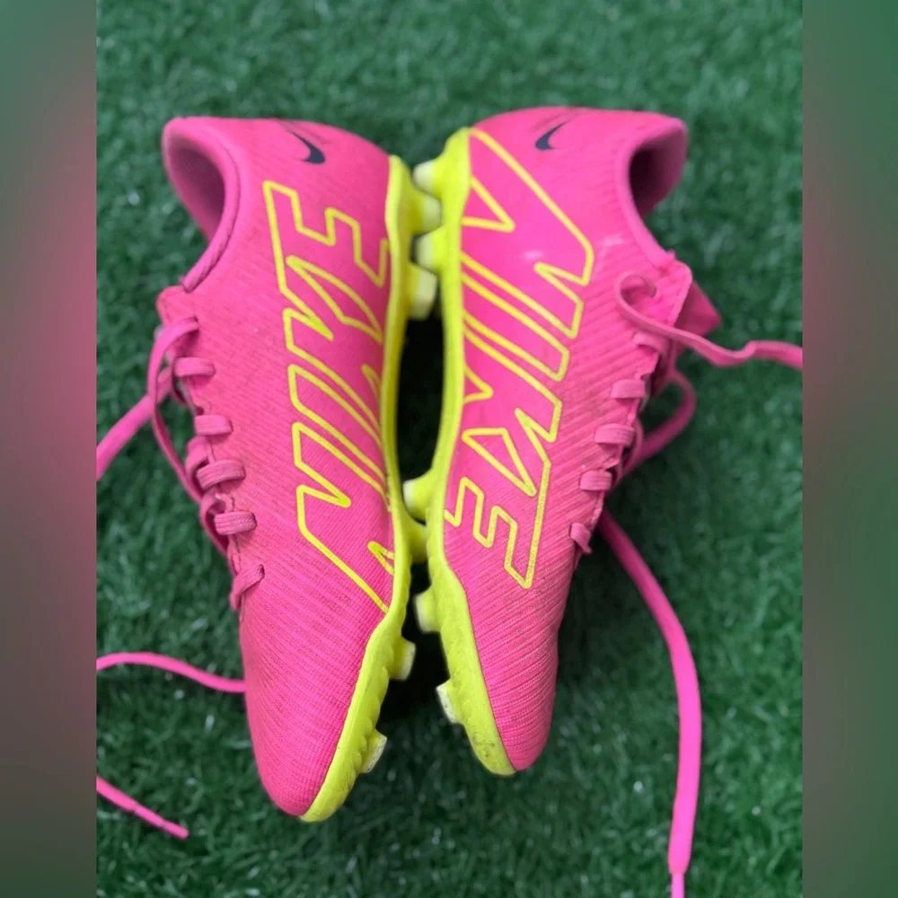 Nike Kid's‎ Pink and Green Athletic Shoes Size 4Y
